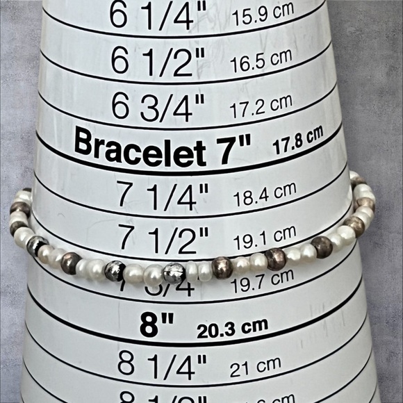 Rice pearl bracelet with gold & silver tone spacers plu a silver plated toggle - Picture 3 of 3